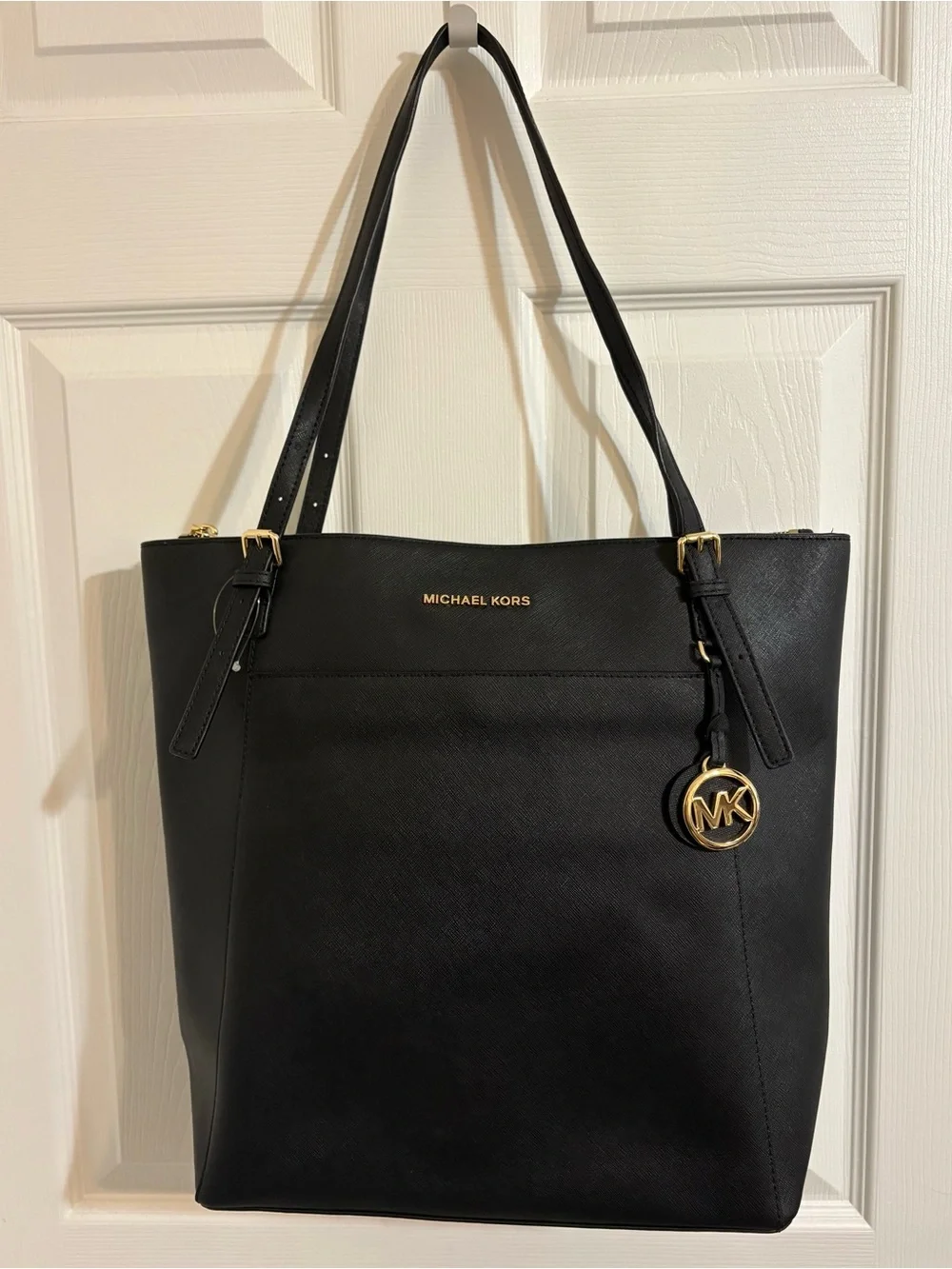 MICHAEL KORS Voyager Large Saffiano Leather Tote Bag, Black & Gold Hardware NWOT